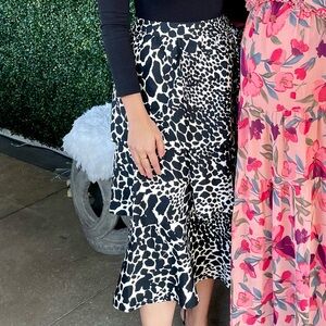 Who What Wear Black and Cream Print Tiered Midi Skirt